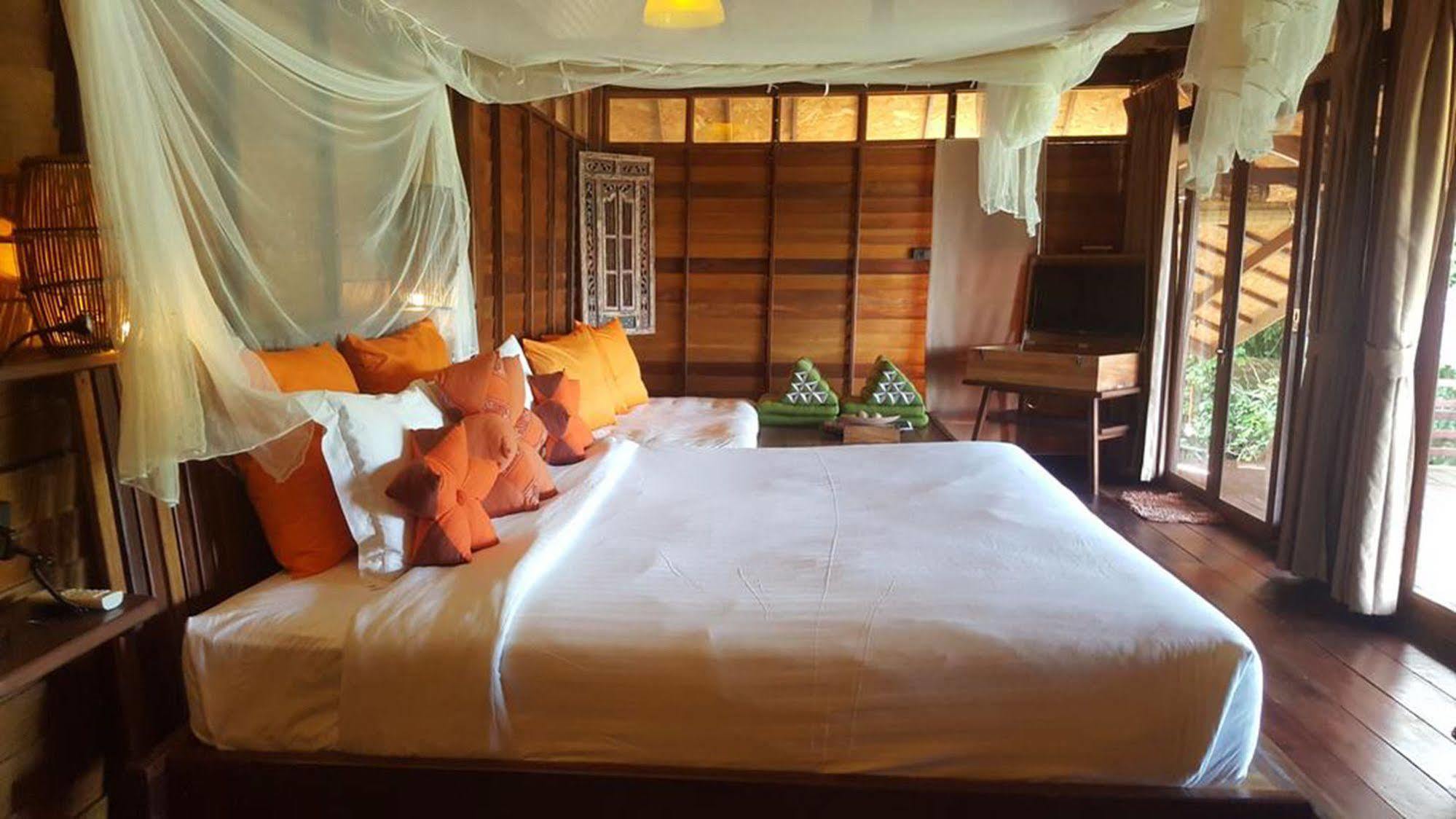 Serendipity Beach Resort Koh Lipe Eksteriør billede