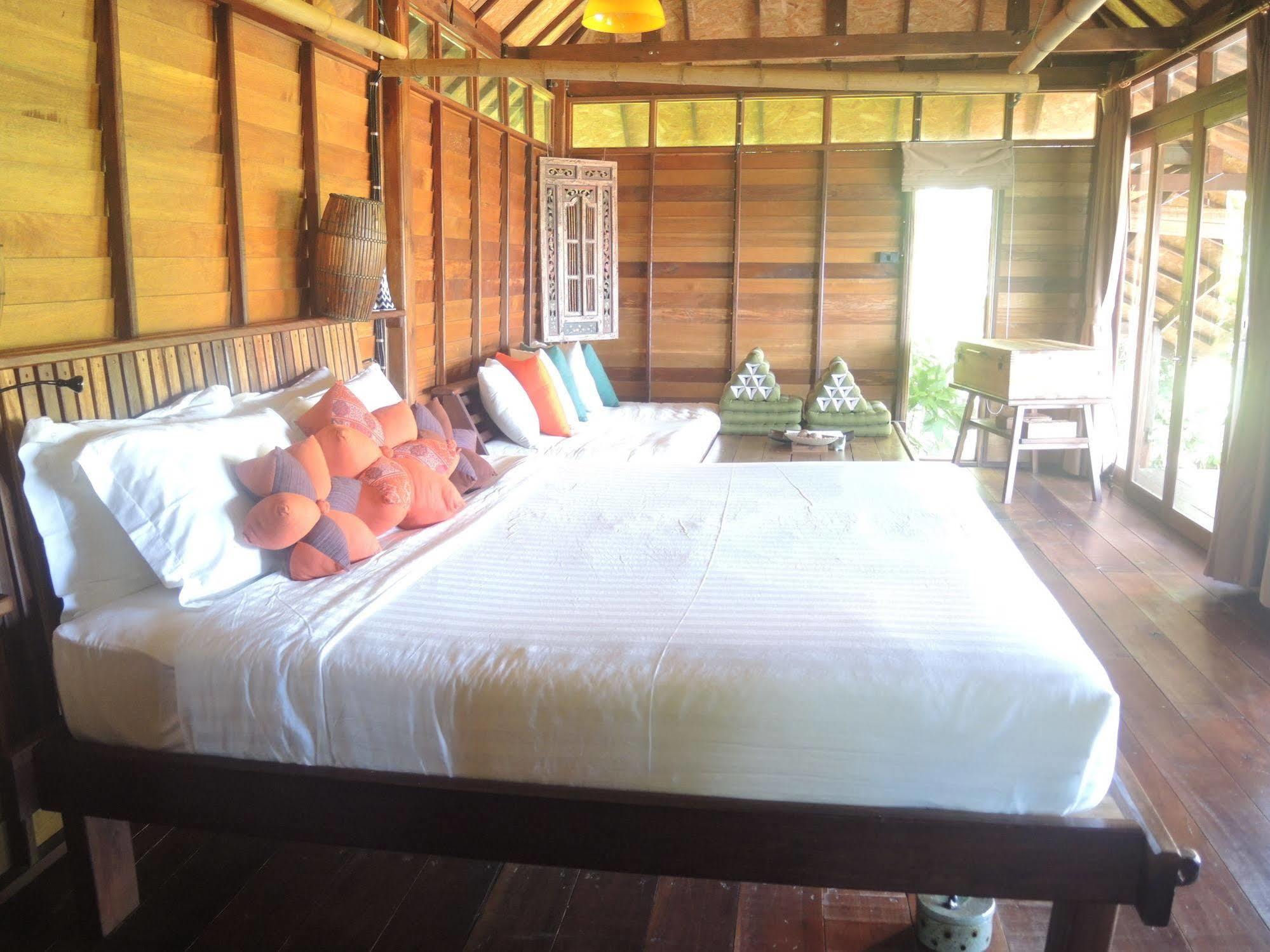 Serendipity Beach Resort Koh Lipe Eksteriør billede